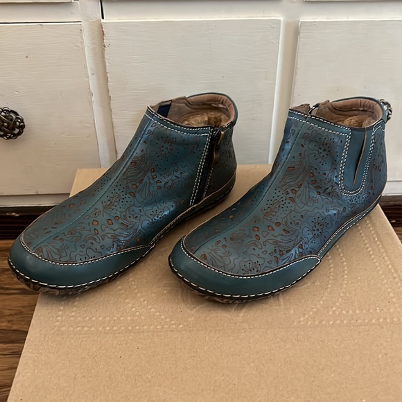 L'Artiste by Spring Step-LIBOOTIE turquoise floral etching faux leather/fur-6 - Picture 4 of 10